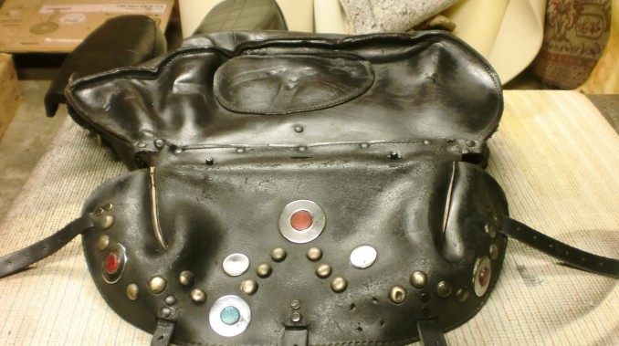 ◇張替え修理済みアンティークキャメルレザー神戸市ヴィンテージ