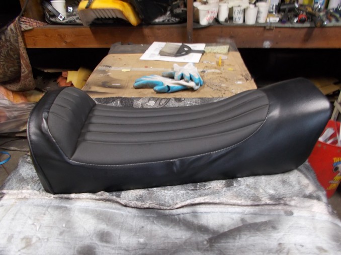 工房補修日誌｜バイクシート・自動車内装の補修,修理は張替えなしの革  